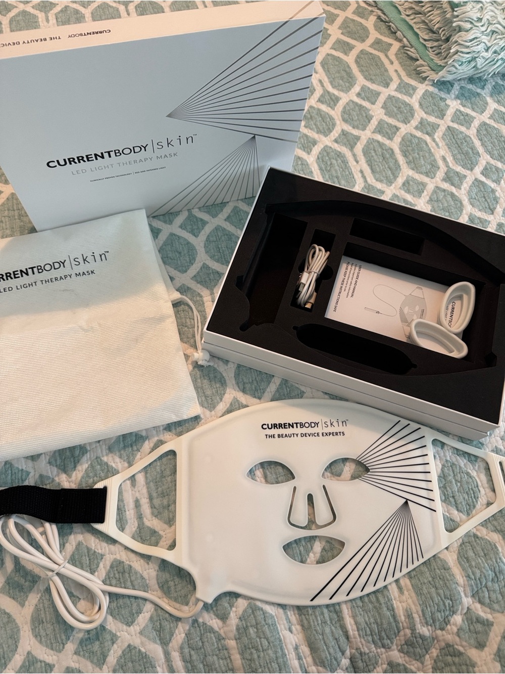 CURRENTBODY Skin LED Light Therapy Mask — White - Picture 2 of 5